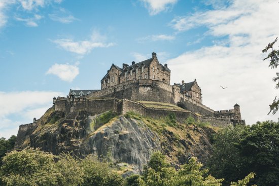 Coach hire prices and minibus with driver prices for one day trip in Edinburgh, United-Kingdom