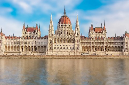 Minibus and Bus hire for city transfer in Hungary